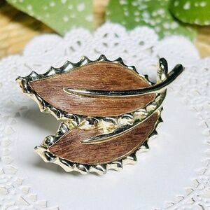 Sarah Coventry Wooded Beauty 1968 Leaf Pin Brooch